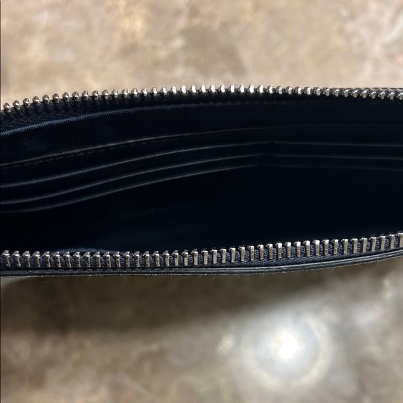 💯% Authentic Gucci Blue Floral Clutch - Picture 3 of 3